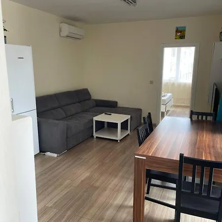 Burgas, Sarafovo 2 Bedrooms And Living アパート *